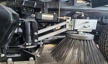 case1.2 dustless suction sweeper truck